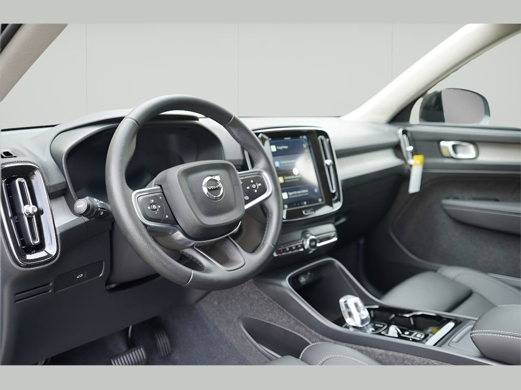 New 2025 Volvo XC40 B5 Plus w/ Climate Package AWD/4WD image 17