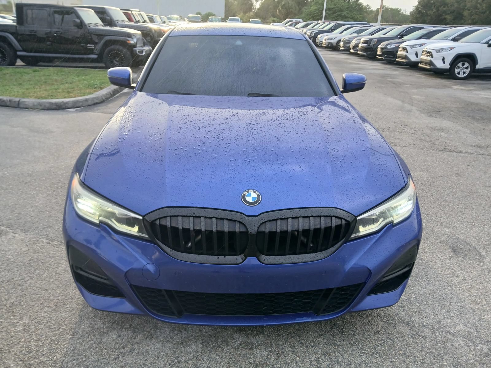 Used 2020 BMW 330i Sedan w/ M Sport Package RWD image 3