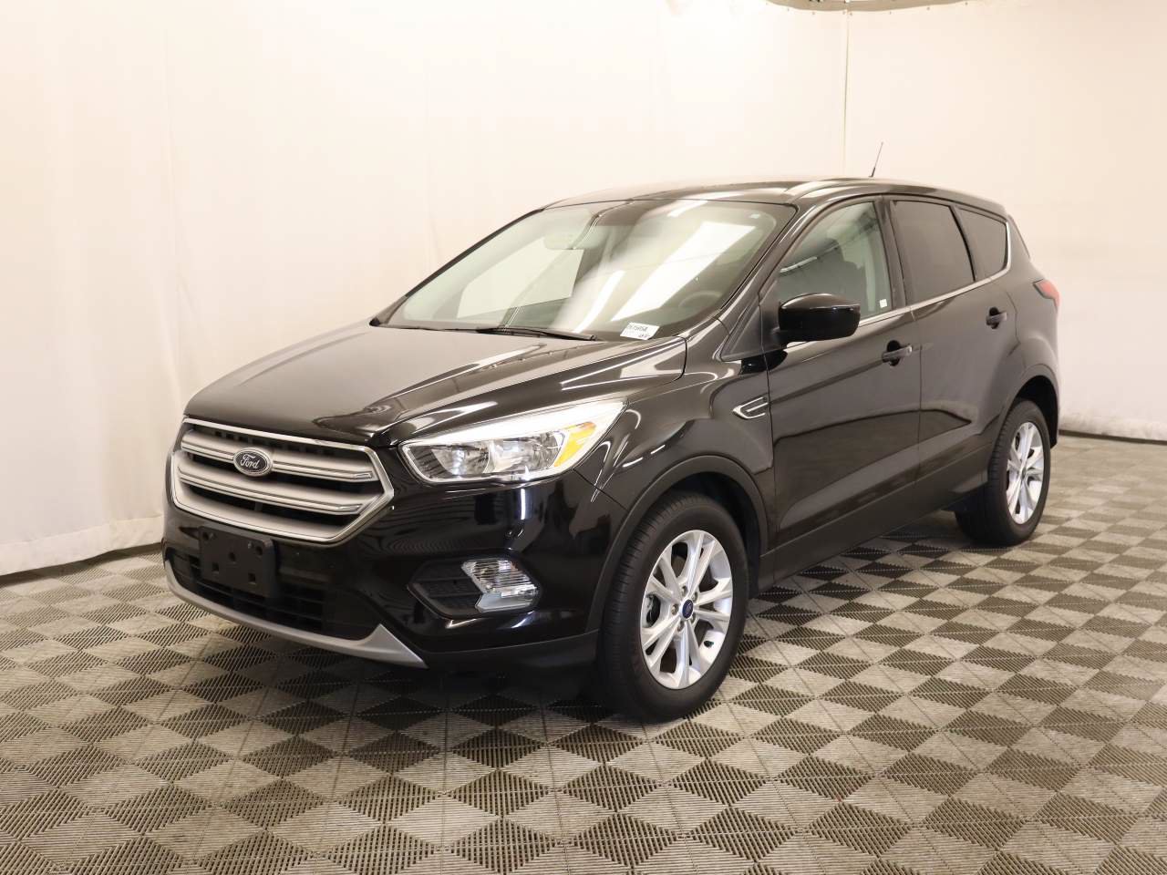 Used 2019 Ford Escape SE FWD image 1
