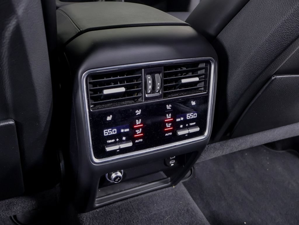 Certified 2020 Porsche Cayenne Turbo S AWD/4WD image 27
