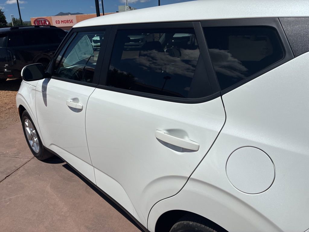 Used 2025 Kia Soul LX image 14