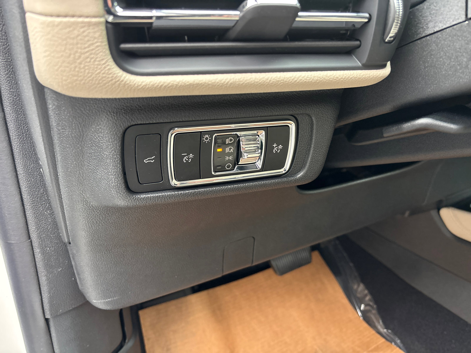 New 2026 Lincoln Corsair Premiere image 14