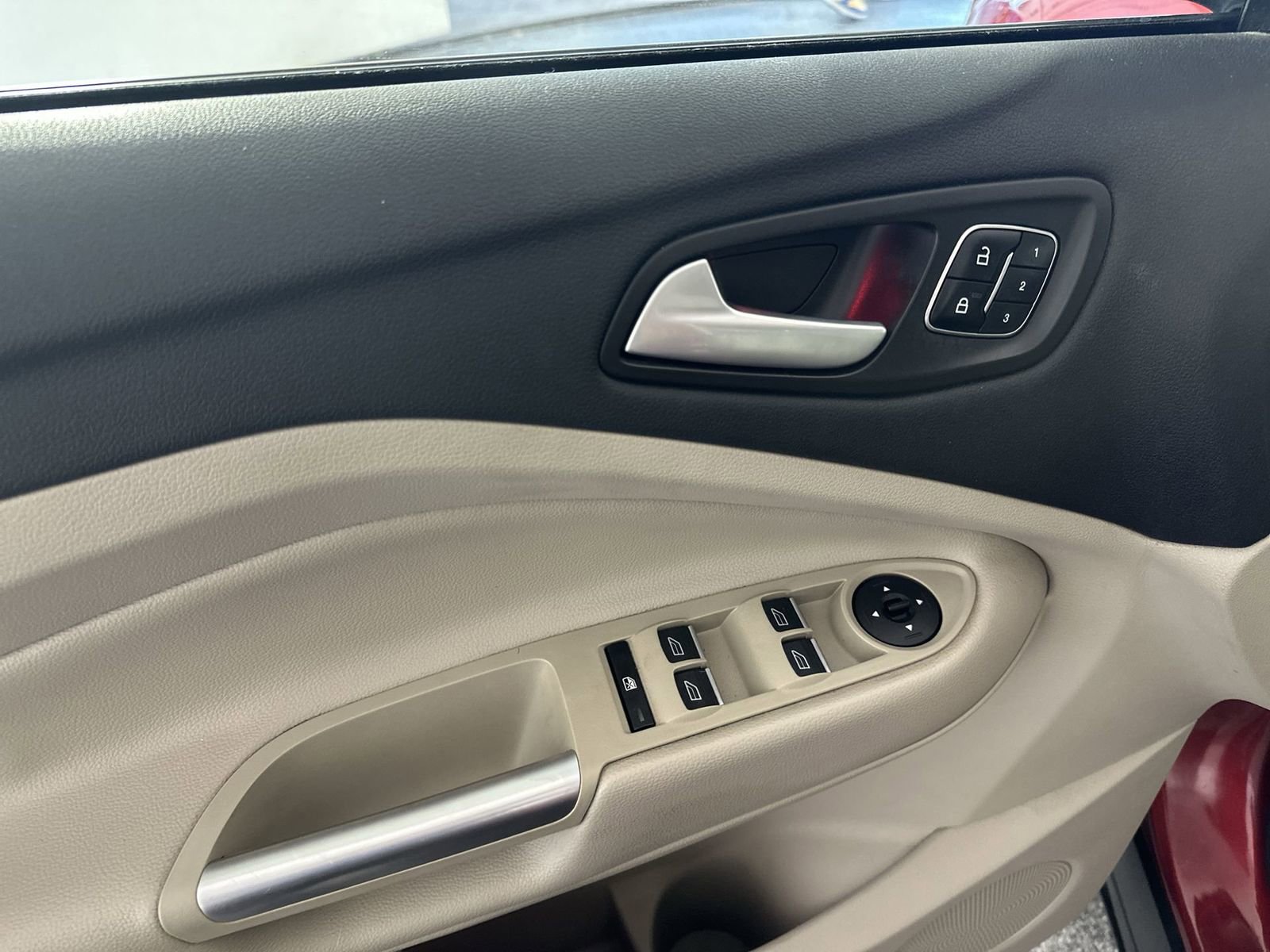 Used 2017 Ford Escape Titanium AWD/4WD image 13