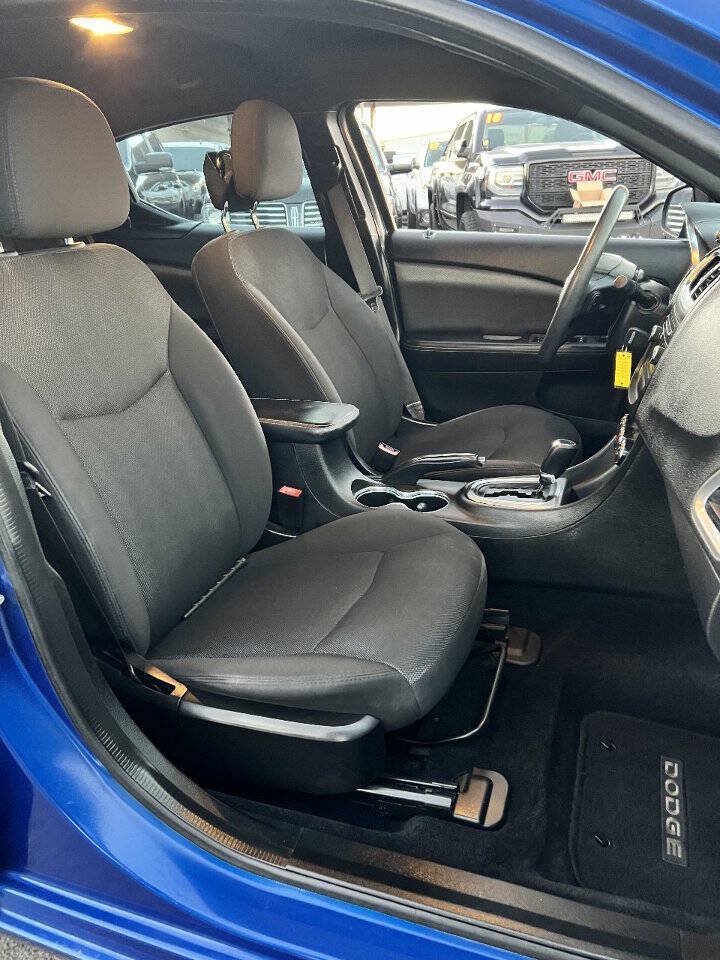 Used 2014 Dodge Avenger SE FWD image 16