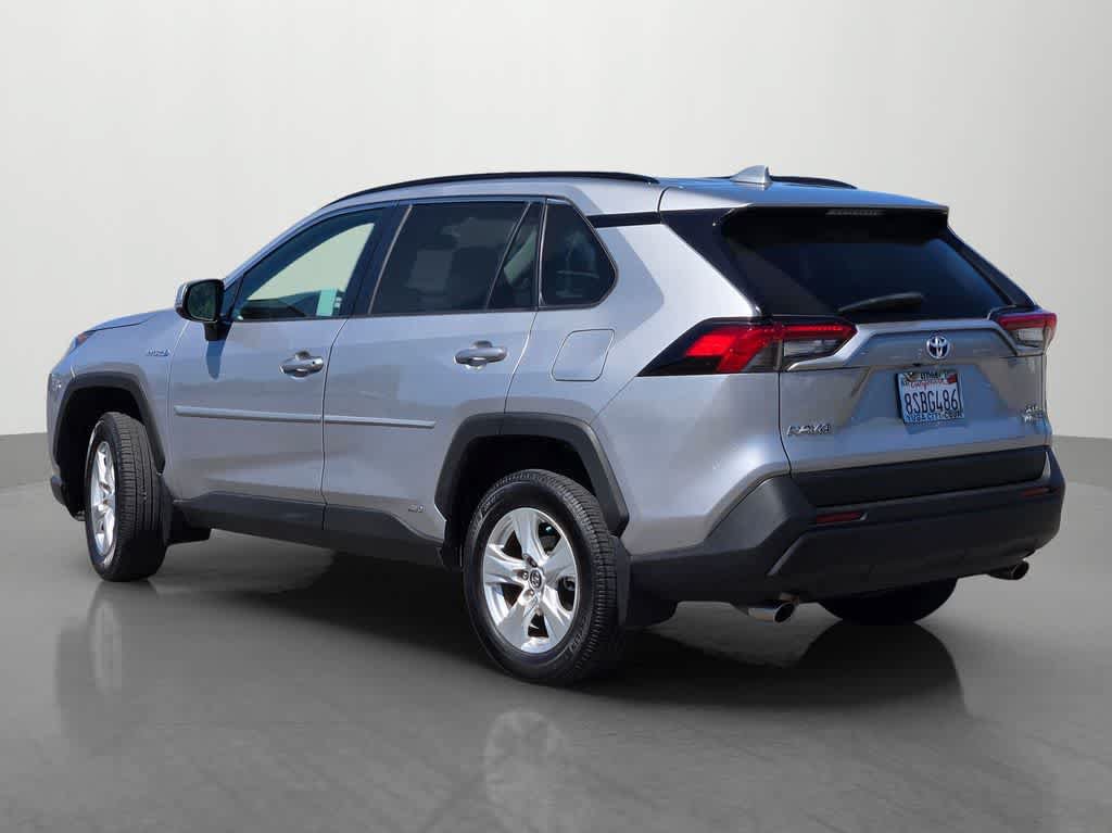 Used 2020 Toyota RAV4 XLE w/ XLE Grade Weather Package AWD/4WD image 4