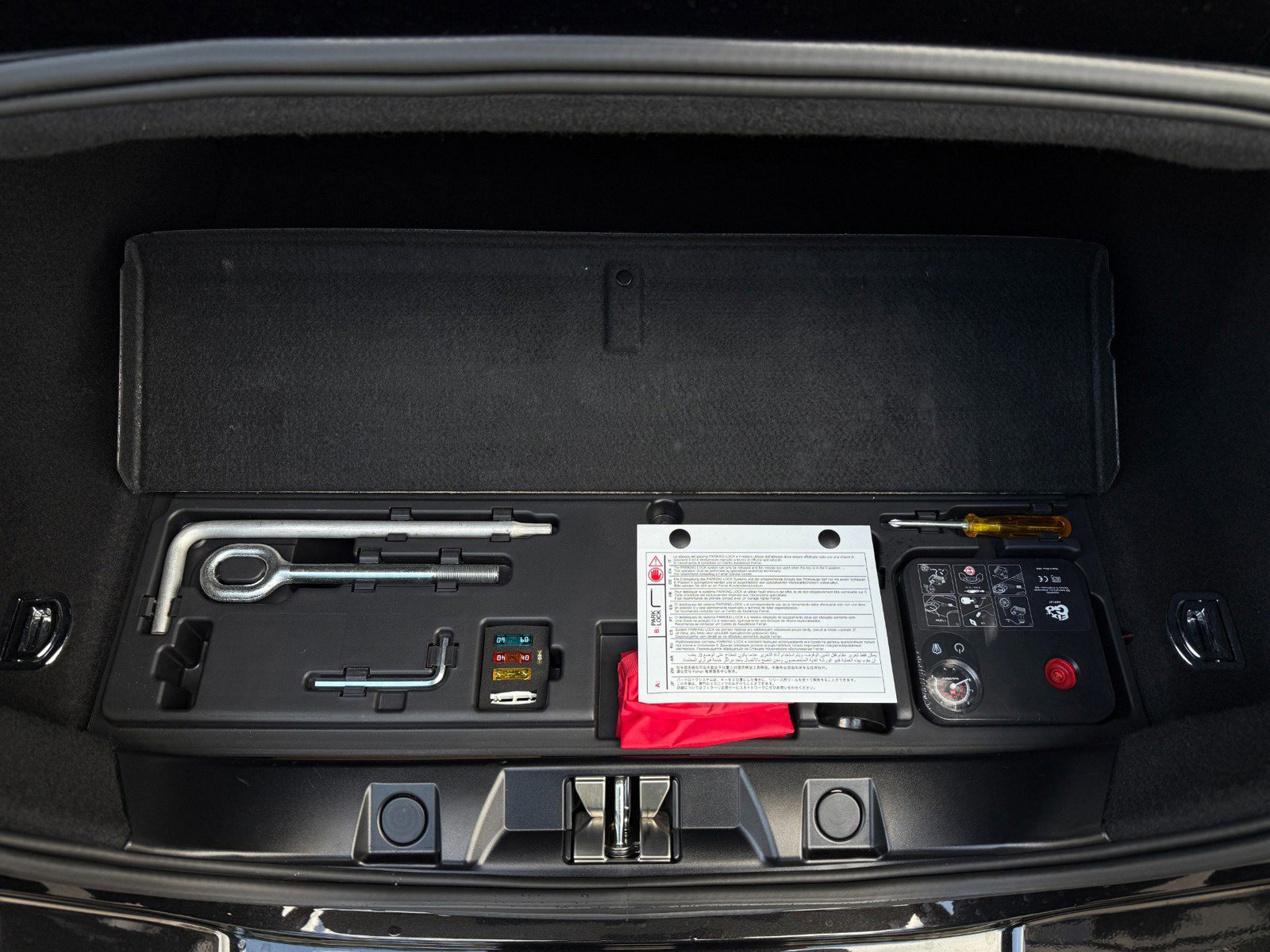 Used 2021 Ferrari Roma RWD image 39