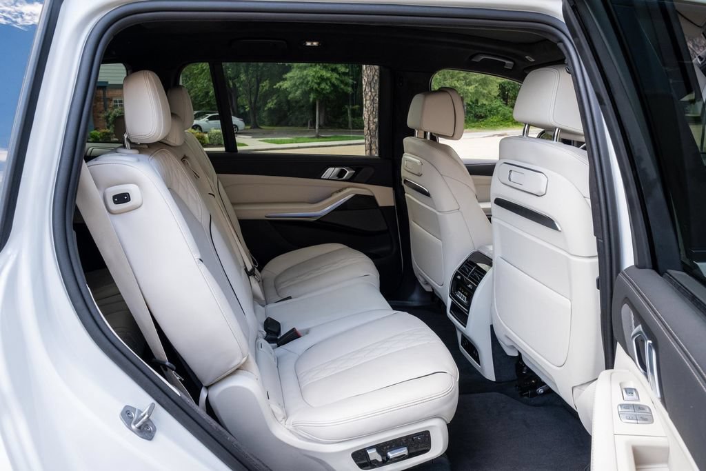 Used 2025 BMW X7 xDrive40i w/ M Sport Package AWD/4WD image 37