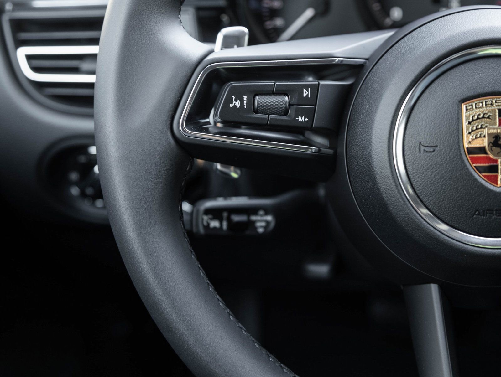 Certified 2026 Porsche Macan image 15