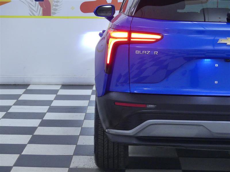 Used 2025 Chevrolet Blazer EV LT image 32