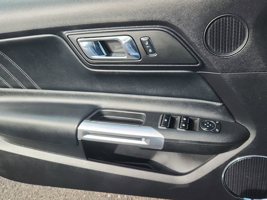 Used 2017 Ford Mustang Premium image 9