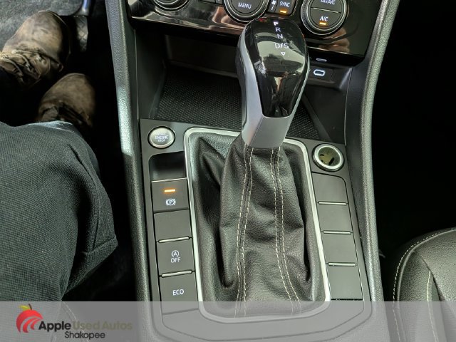 Used 2024 Volkswagen Jetta SE FWD image 21