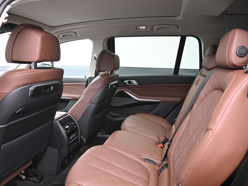 Used 2023 BMW X7 xDrive40i w/ Premium Package image 10