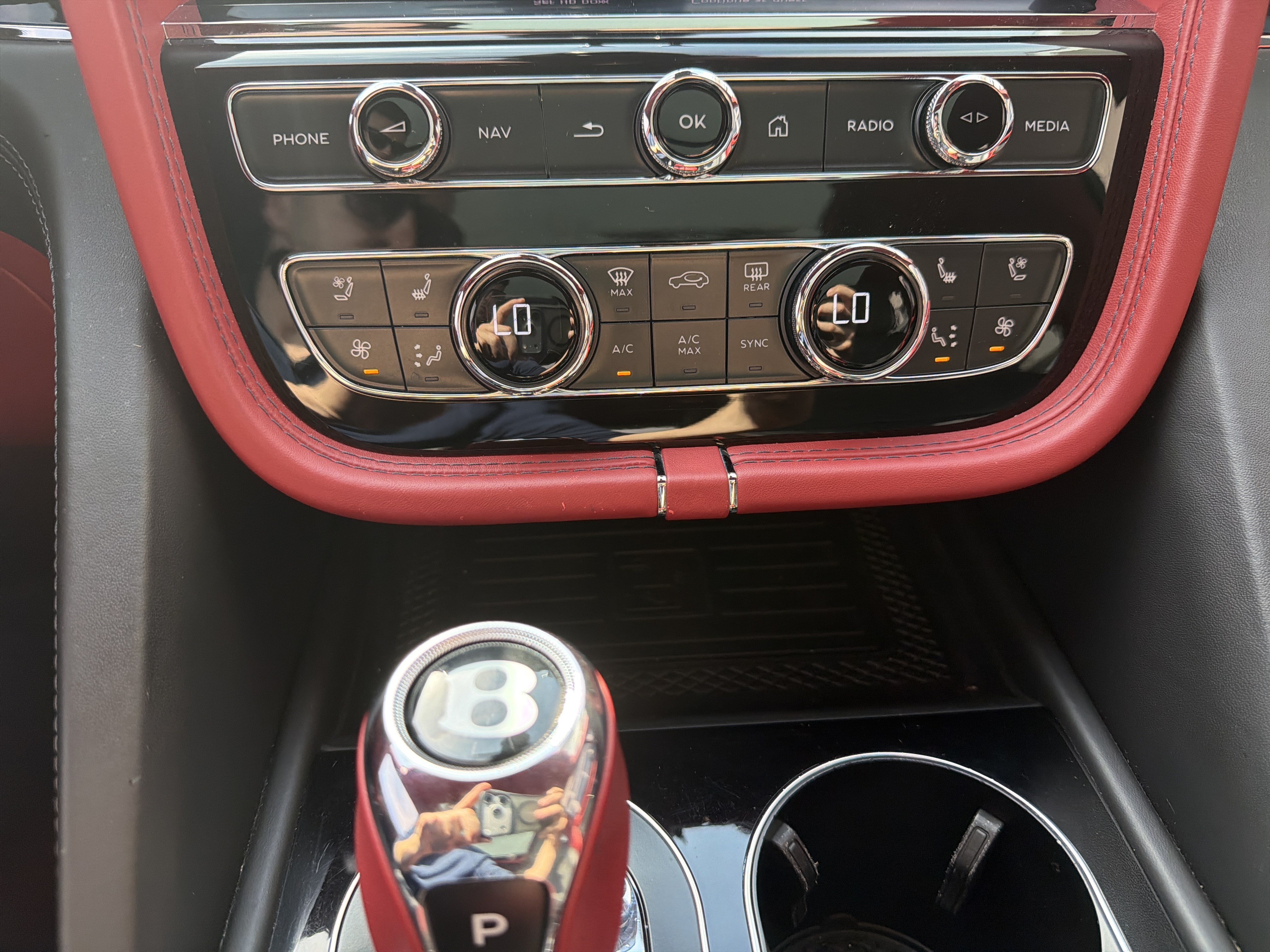Used 2023 Bentley Bentayga Extended Wheelbase AWD/4WD image 17