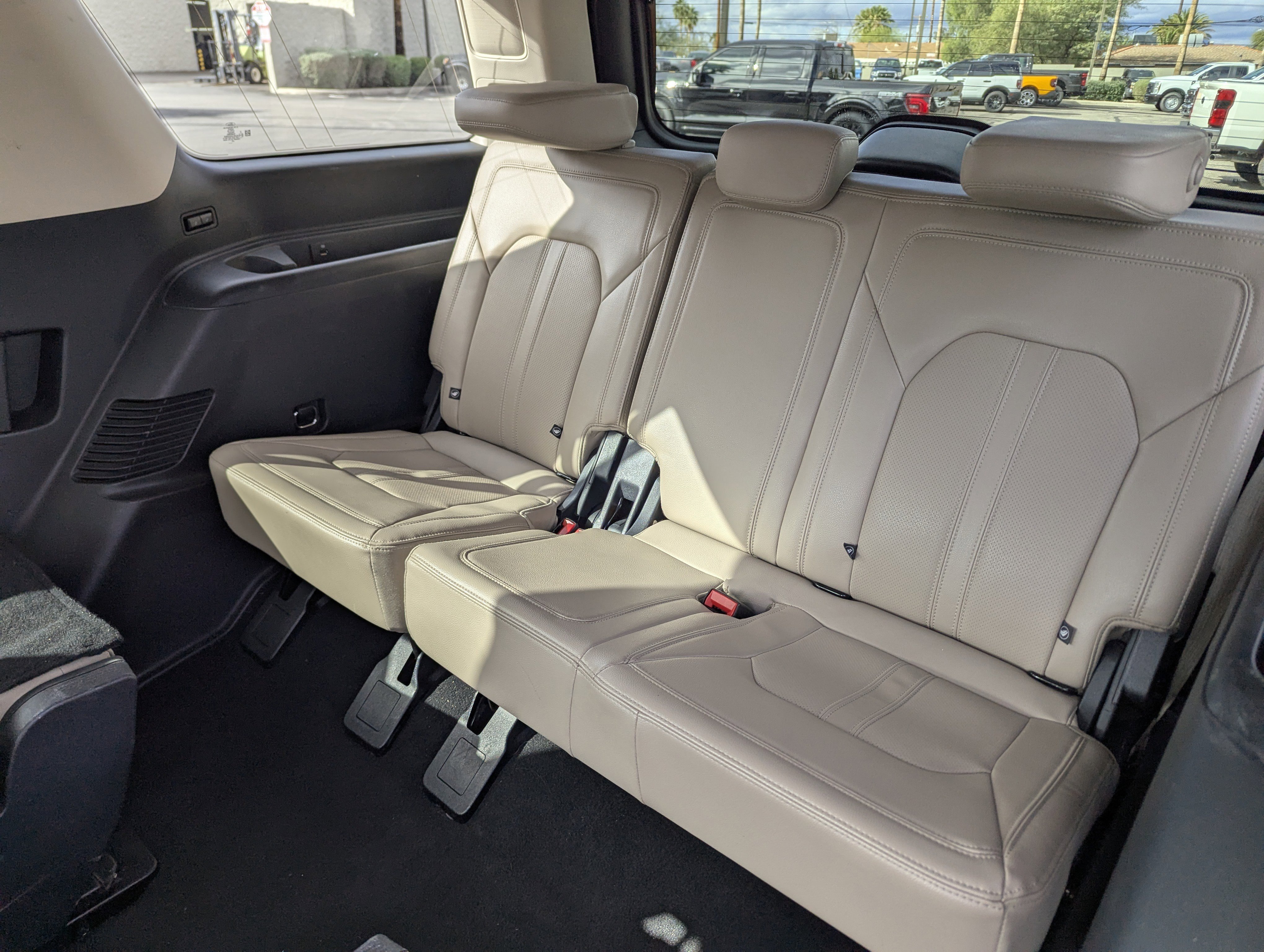 Certified 2023 Ford Expedition Limited image 9