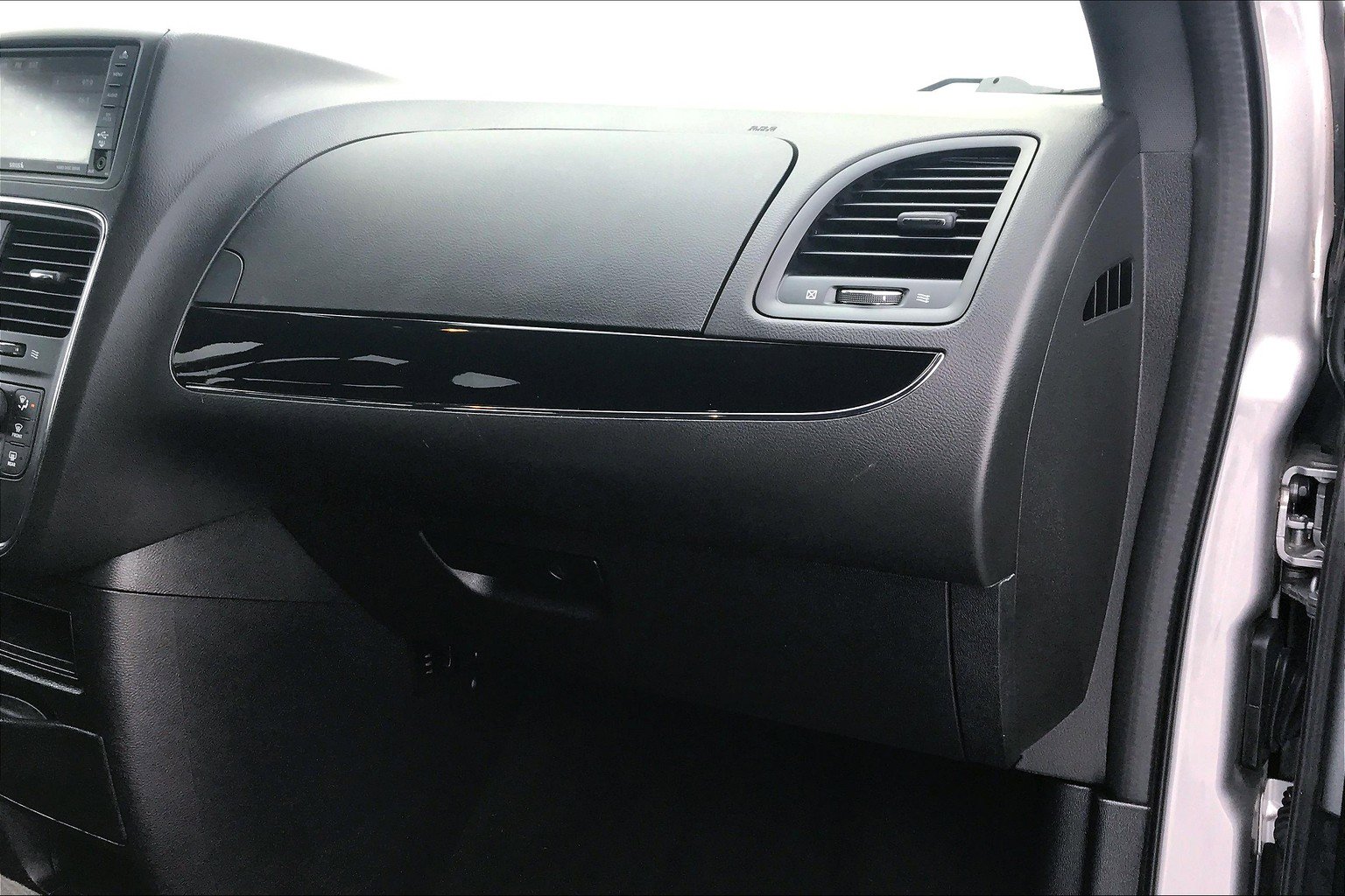 Used 2018 Dodge Grand Caravan SE FWD image 21