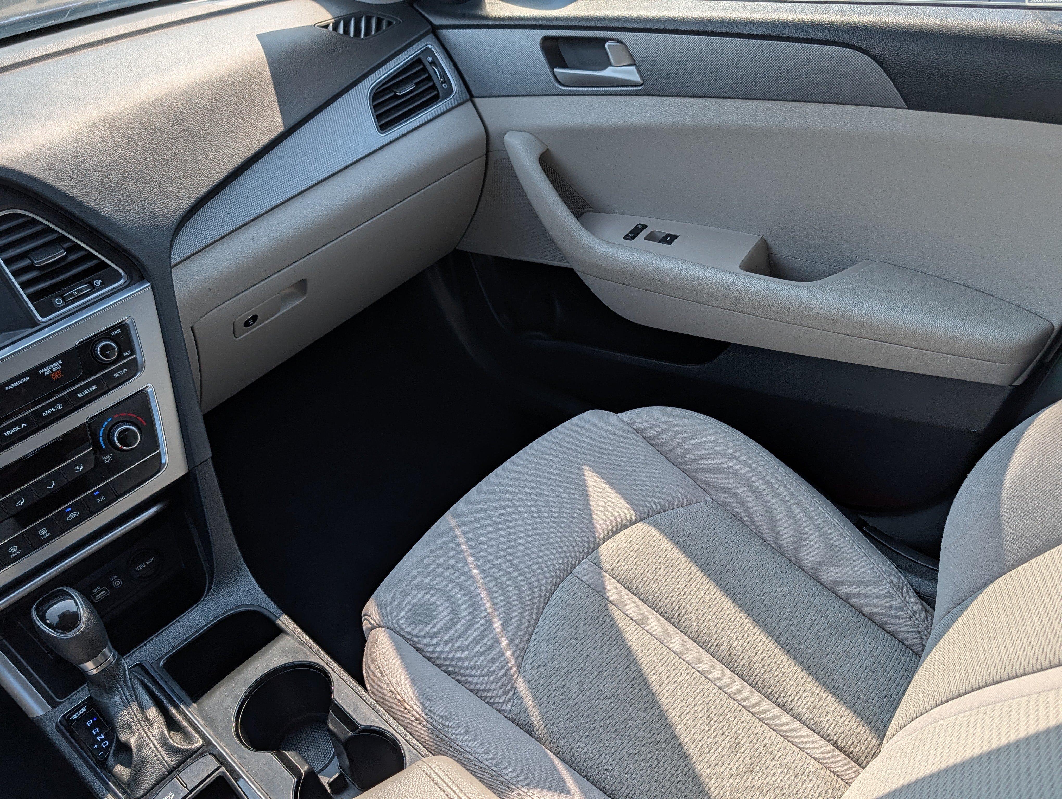 Used 2016 Hyundai Sonata SE w/ Cargo Package FWD image 11