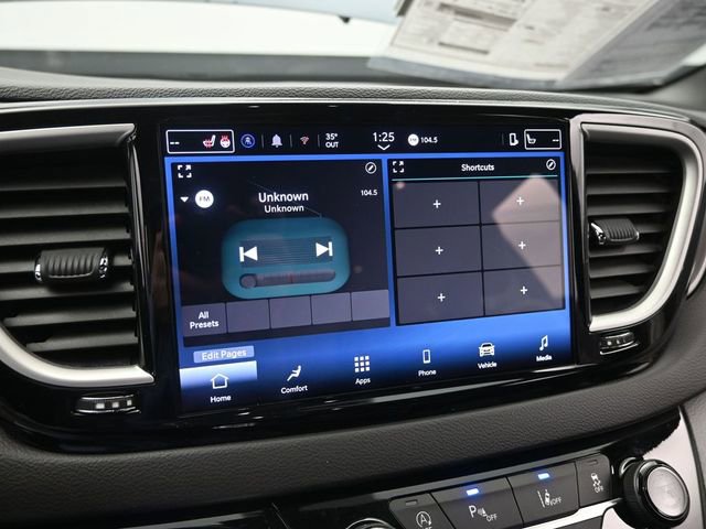 Used 2025 Chrysler Pacifica Select FWD image 34