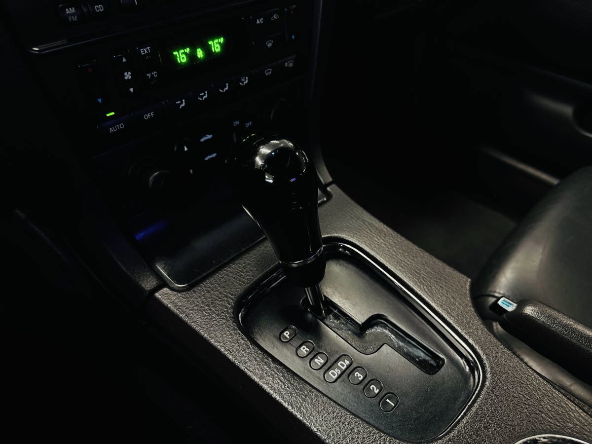 Used 2002 Ford Thunderbird Deluxe image 32