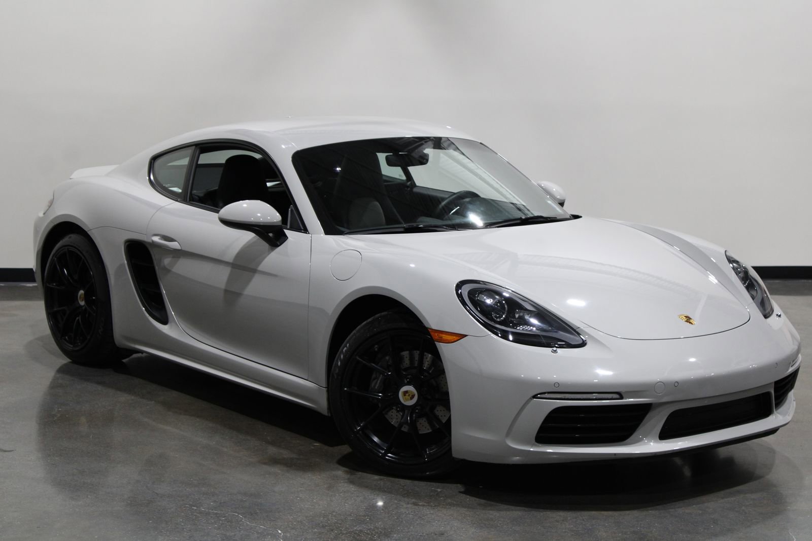 Used 2019 Porsche 718 Cayman image 3