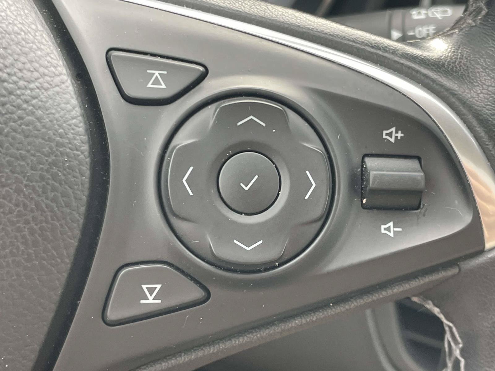 Used 2019 Buick Envision Essence FWD image 24