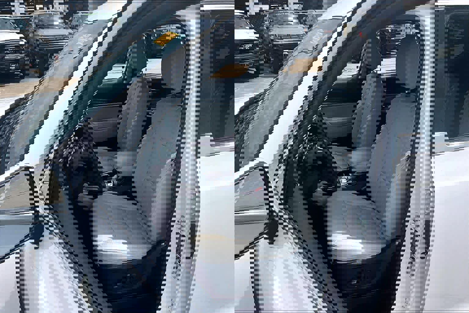 Used 2024 Kia Telluride EX w/ EX Captain's Chair Package image 8