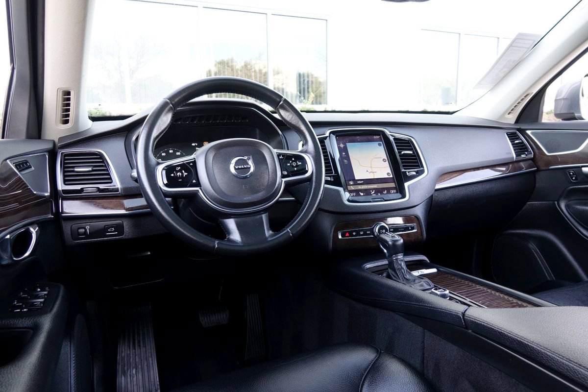 Used 2016 Volvo XC90 T6 Momentum w/ Momentum Plus Package AWD/4WD image 5