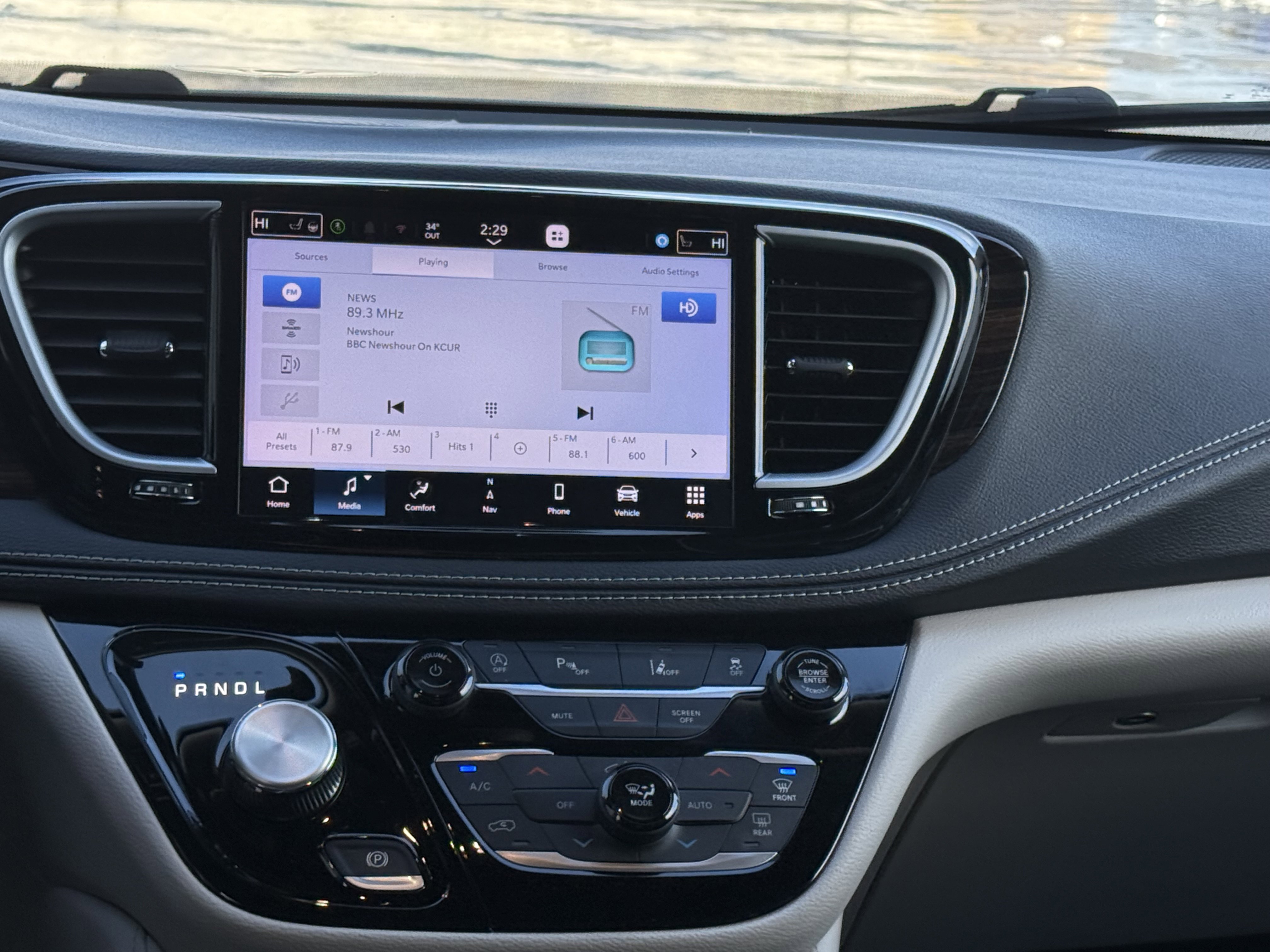 Used 2023 Chrysler Pacifica Limited image 12