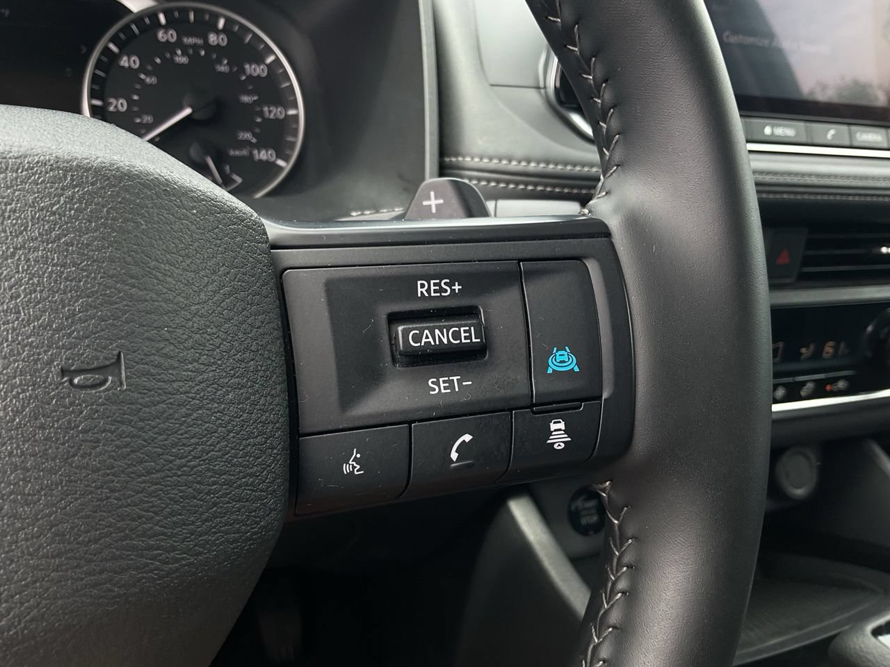 Used 2025 Nissan Rogue SV FWD image 28