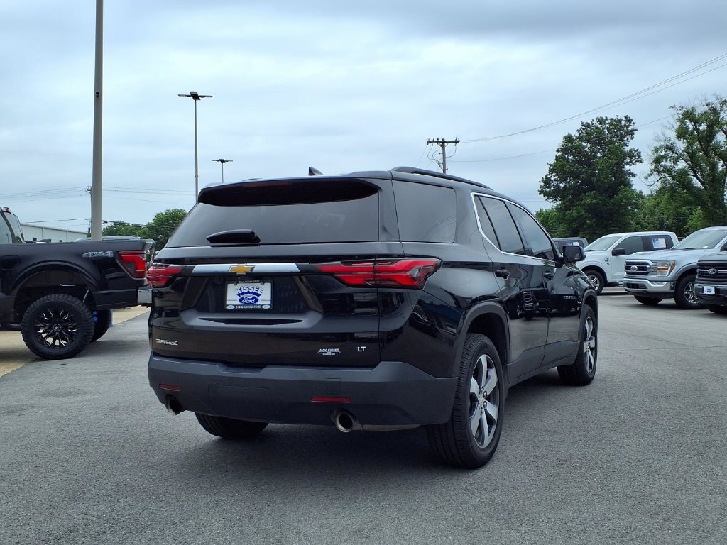 Used 2023 Chevrolet Traverse LT w/ LT Premium Package FWD image 2