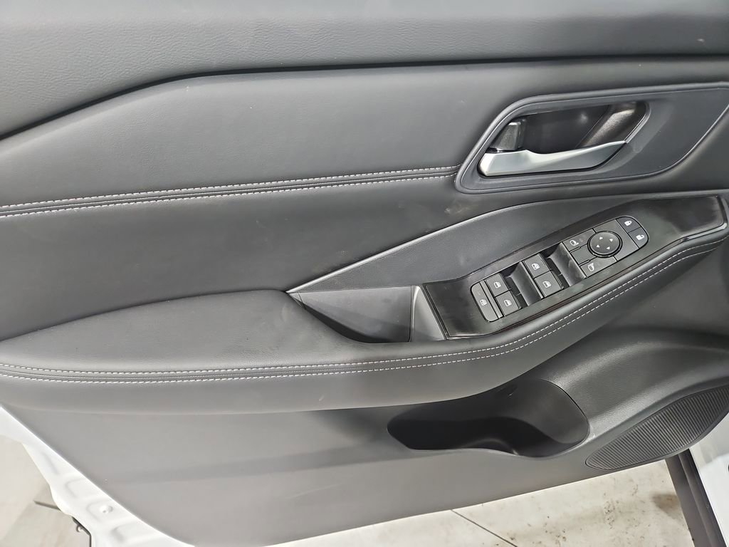 New 2026 Nissan Rogue SV image 10