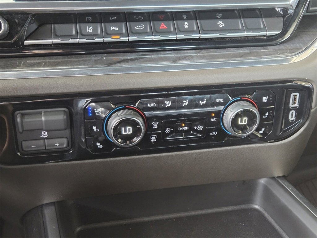 Used 2024 Chevrolet Silverado 2500 LTZ w/ LTZ Convenience Package image 26