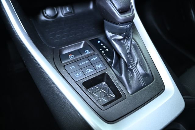 Used 2022 Toyota RAV4 LE image 27