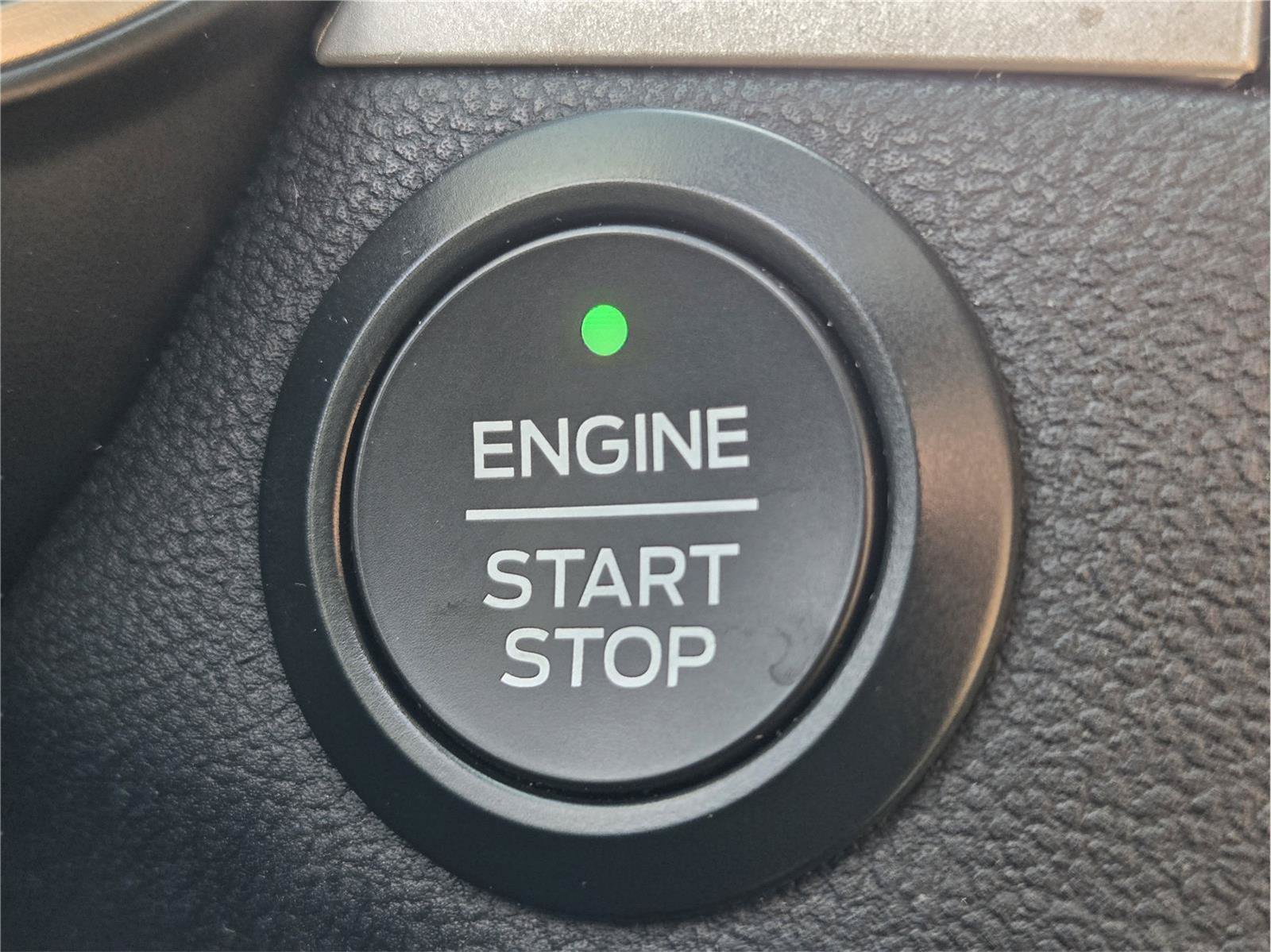 Used 2020 Ford Escape SE FWD image 19