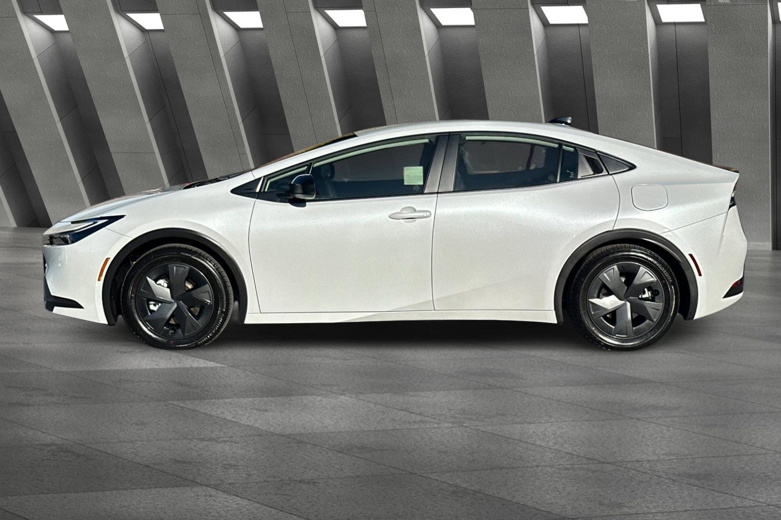 Used 2026 Toyota Prius Plug-In Hybrid image 8