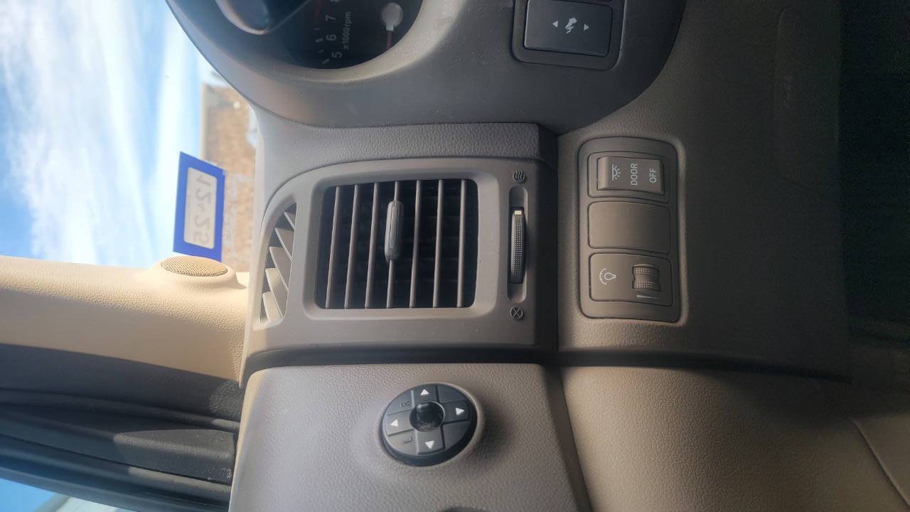 Used 2012 Kia Sedona EX w/ Luxury Pkg FWD image 20