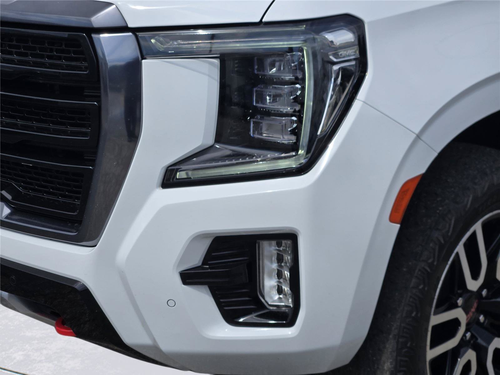 Used 2024 GMC Yukon AT4 w/ Technology Package AWD/4WD image 10