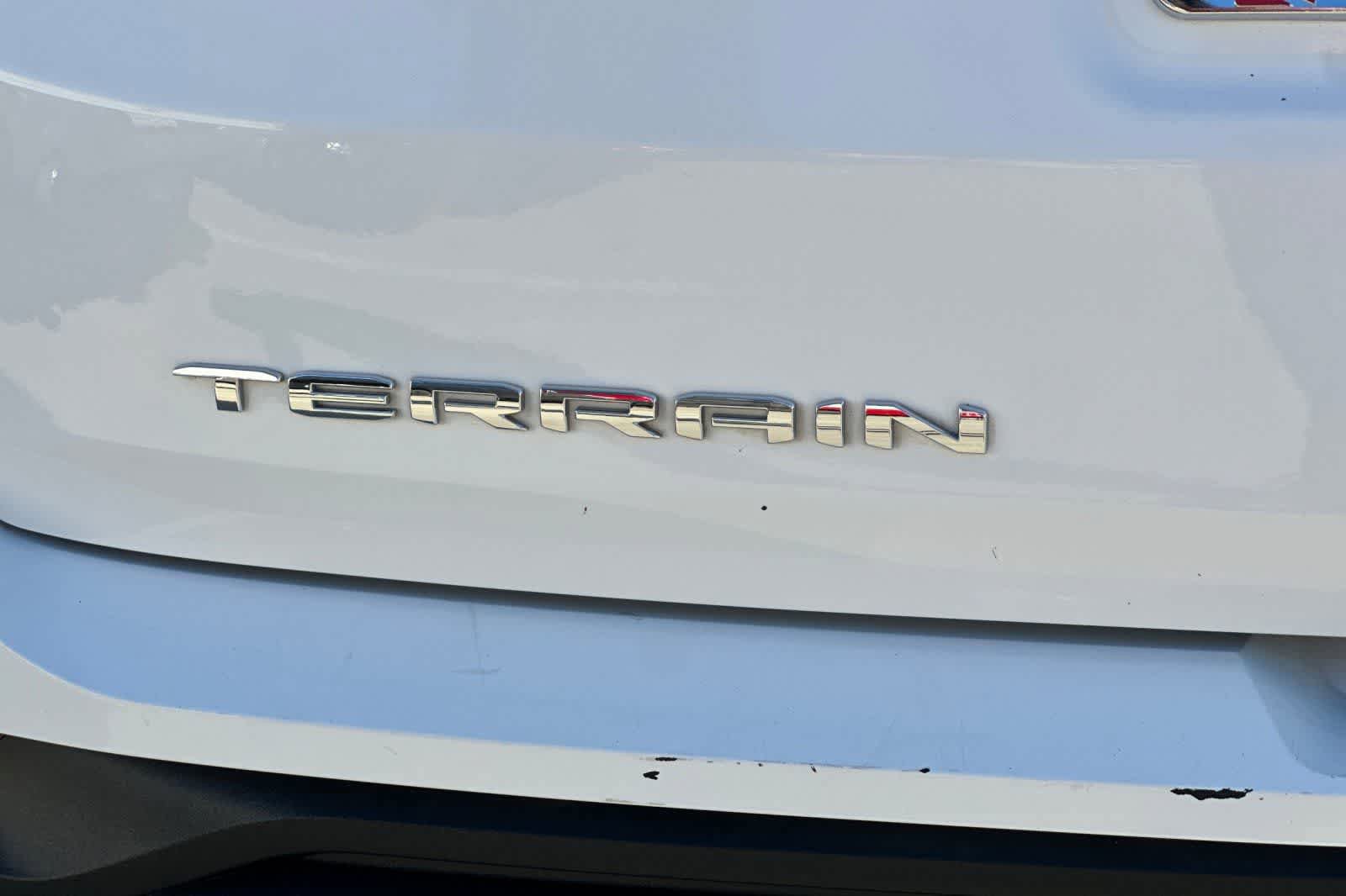 Used 2024 GMC Terrain SLE image 17