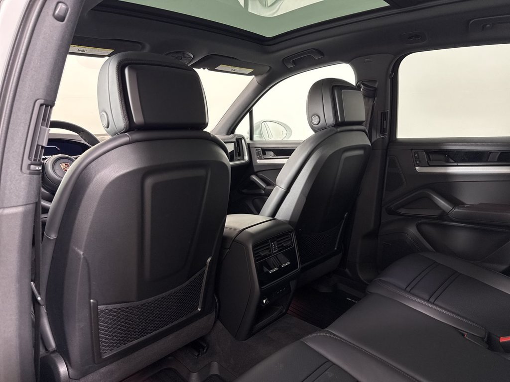 Certified 2025 Porsche Cayenne S AWD/4WD image 26