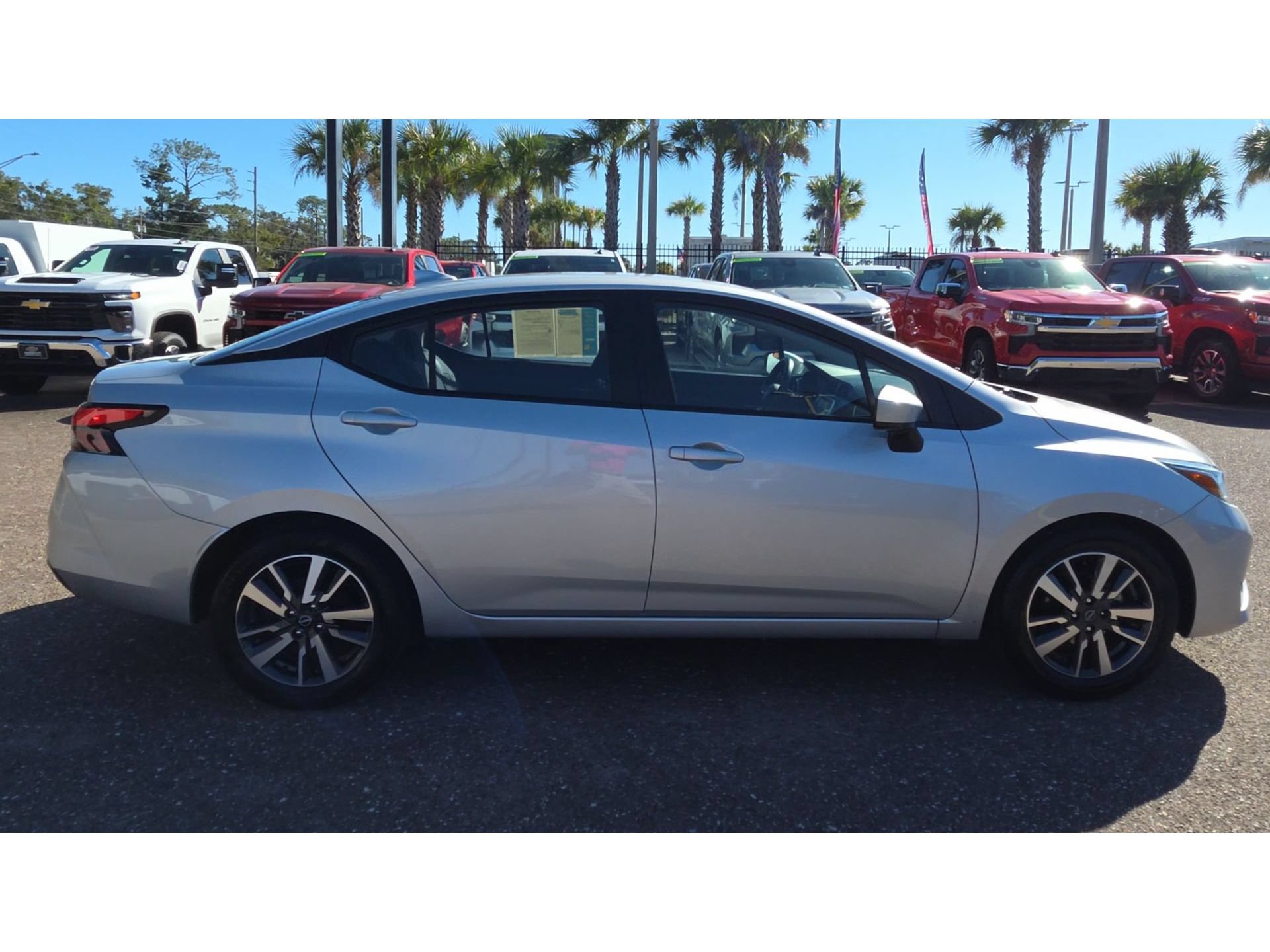 Used 2024 Nissan Versa SV FWD image 9