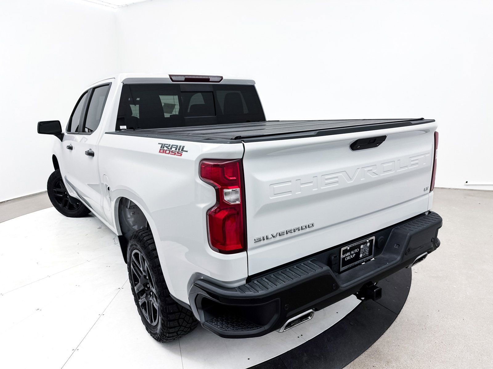 Used 2021 Chevrolet Silverado 1500 LT Trail Boss w/ Convenience Package II image 9