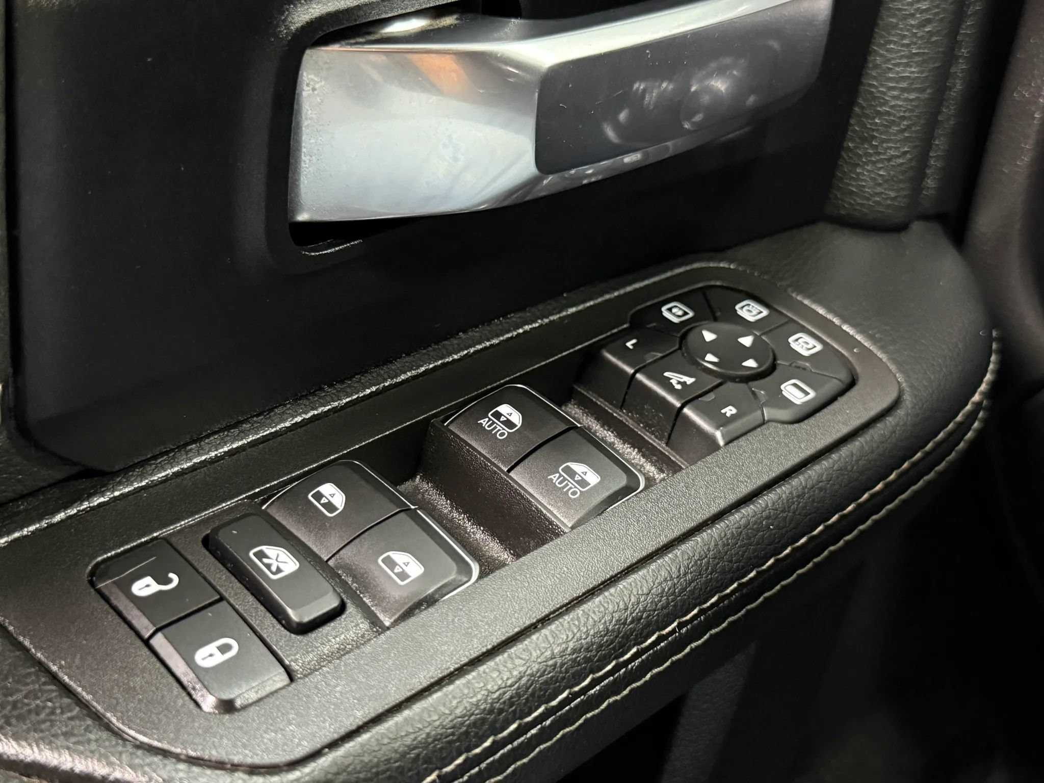 Used 2026 RAM 2500 Laramie AWD/4WD image 25