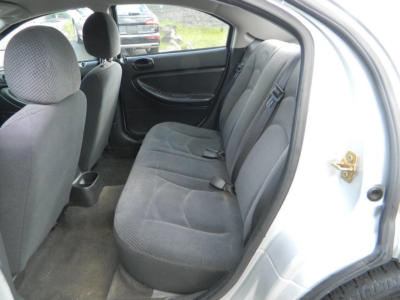 Used 2004 Dodge Stratus SE image 14