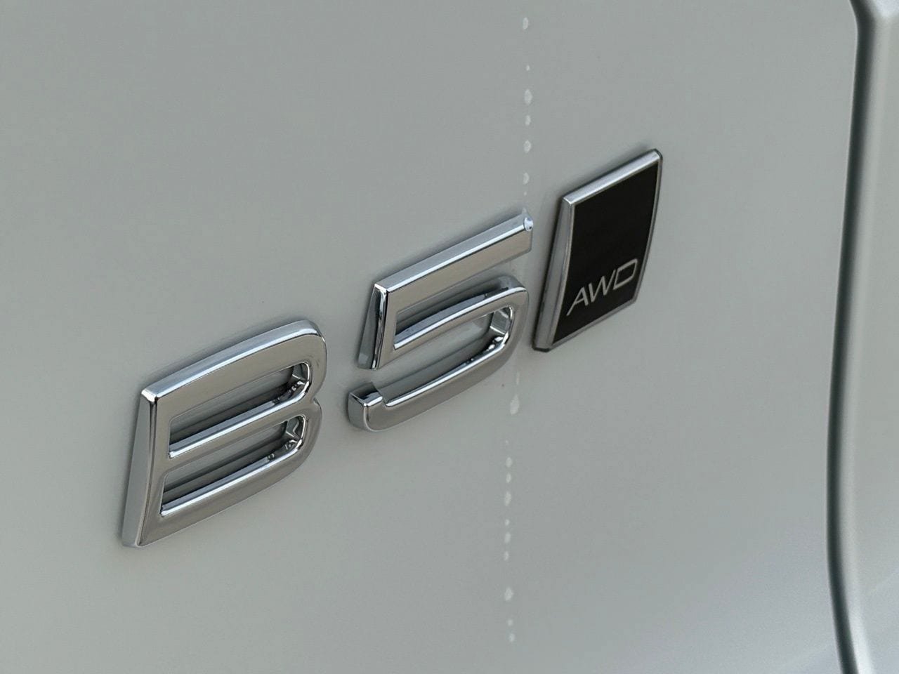 New 2026 Volvo XC40 B5 Plus w/ Protection Package Premier AWD/4WD image 8