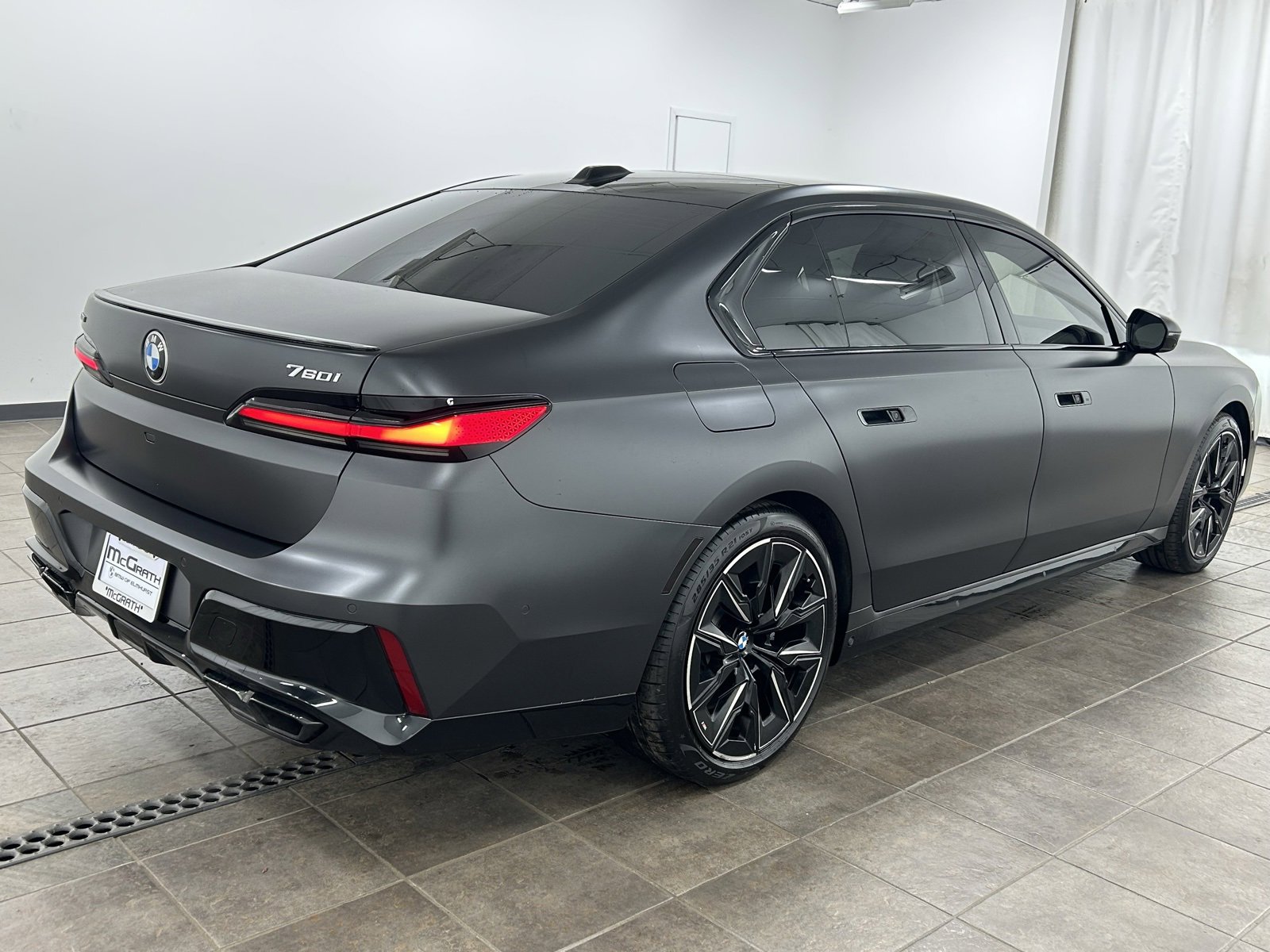 Used 2023 BMW 760i xDrive image 5