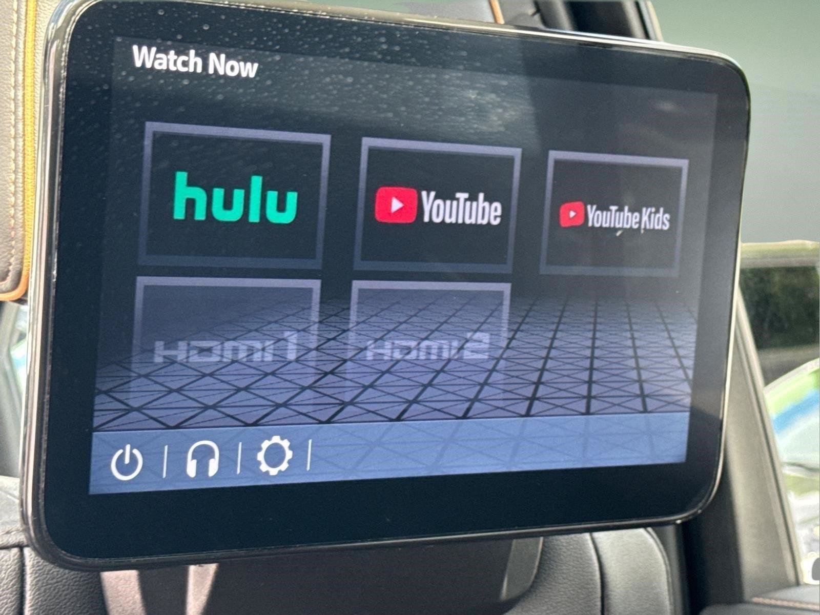 Used 2024 GMC Yukon AT4 w/ Technology Package AWD/4WD image 18