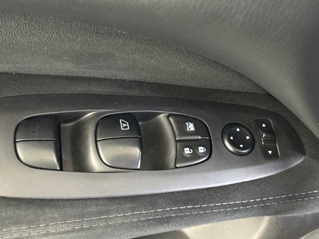 Used 2015 Nissan Pathfinder S image 29