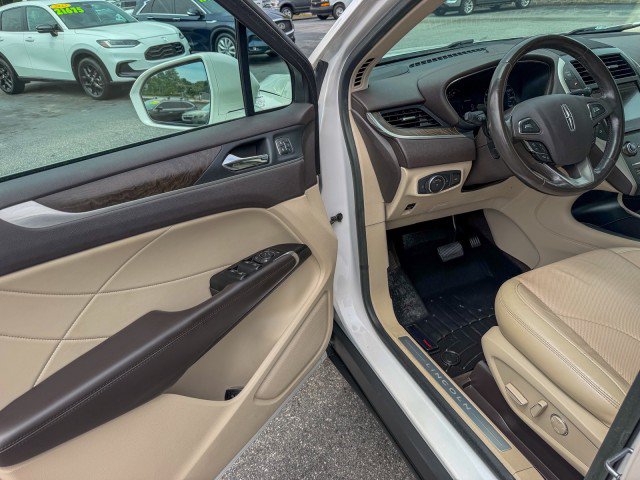 Used 2019 Lincoln MKC Reserve w/ MKC Technology Package FWD image 14
