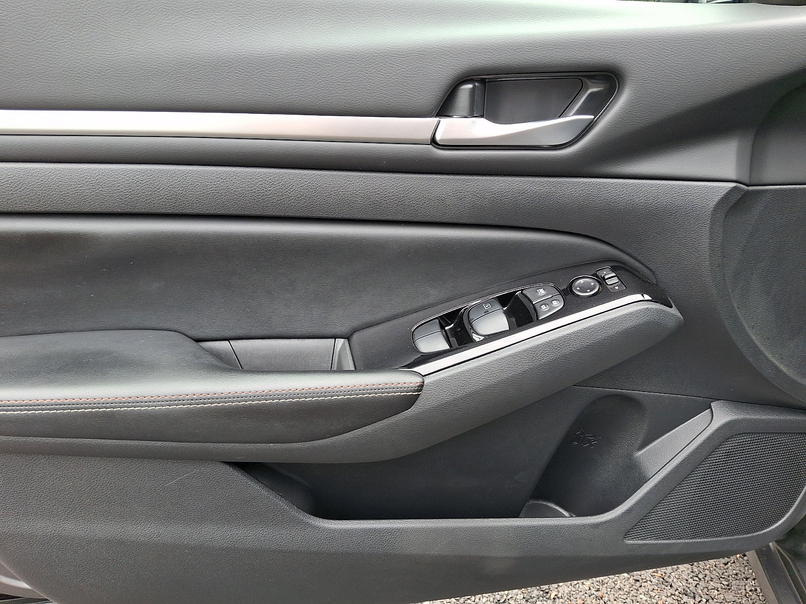 Certified 2024 Nissan Altima 2.5 SR w/ SR Premium Package FWD image 12