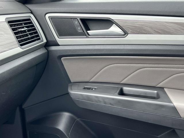 Used 2022 Volkswagen Atlas Cross Sport SE image 38