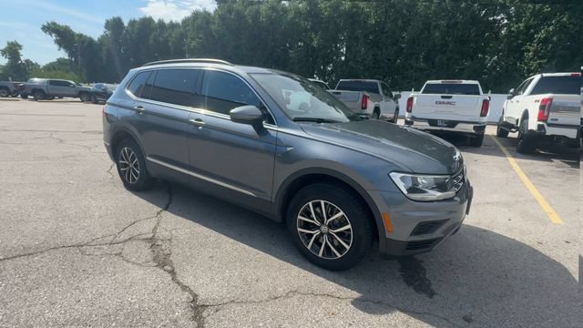 Used 2020 Volkswagen Tiguan SE w/ Panoramic Sunroof Package AWD/4WD image 2